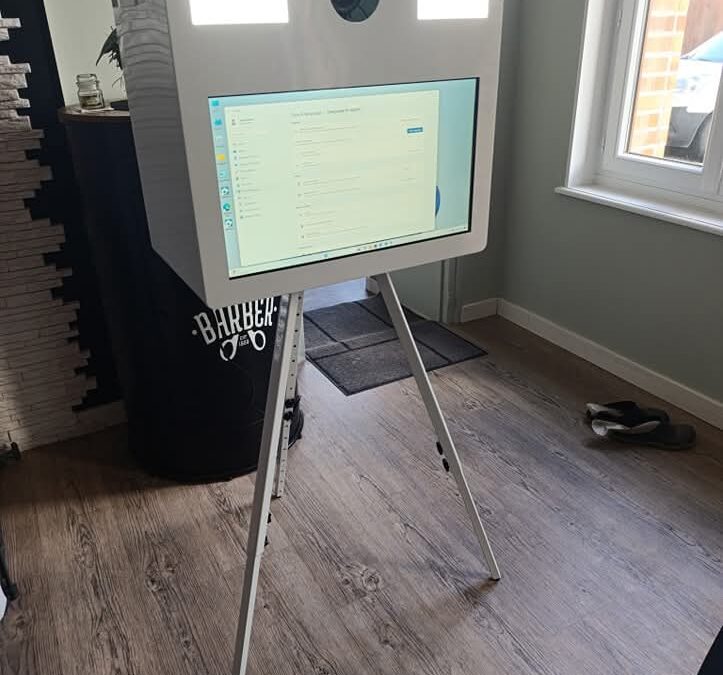 La borne à selfies MC Event’s pour votre événement festif, une animation photo incontournable disponible à la location